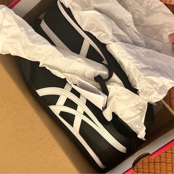 Black and white Onitsuka Tiger Mexico 66 sneakers. Size 7 1/2. Brand new, unworn - Picture 7 of 9